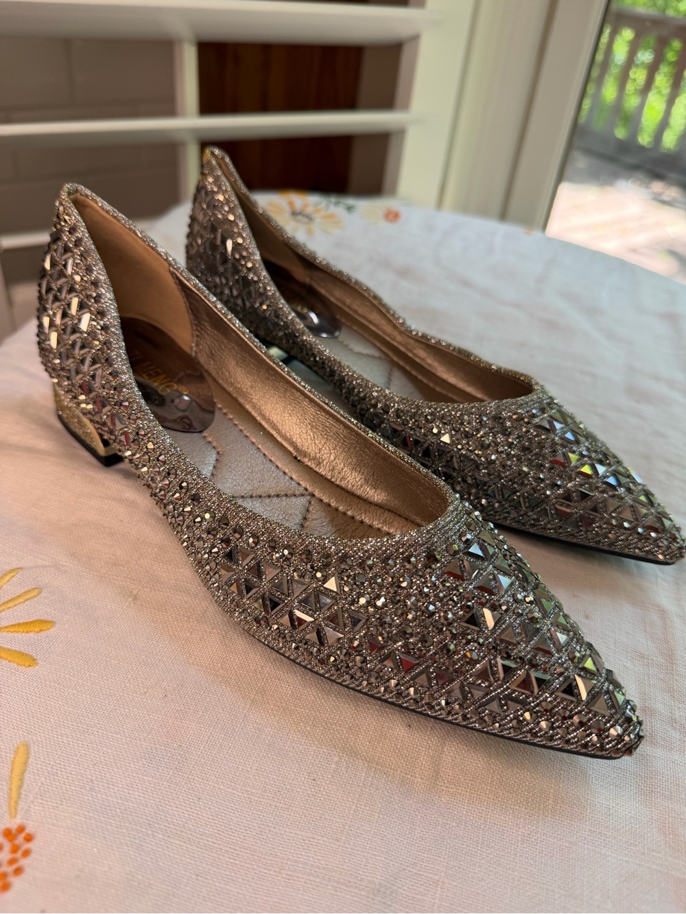Mei Ti Meng Embellished Silver Pointed-Toe Women’s Flats size 8.5
